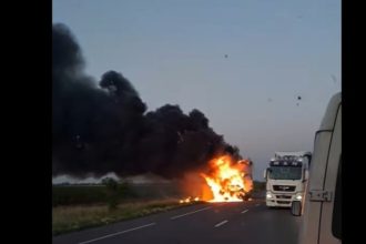 accident grav pe dn2 un barbat a murit carbonizat dupa ce un tir si un autoturism s au ciocnit si apoi au luat foc 685916d0ea224