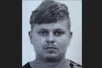 acest tanar a disparut de la domiciliul sau din localitatea coslugea daca il vedeti sunati la politie 6853c89a1add9