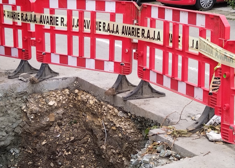 avarie raja pe strada dionisie cel mic 6853bf5647488