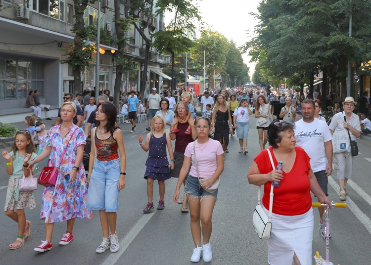 bulevardul tomis devine pietonal din nou in weekend 685407e2ba292