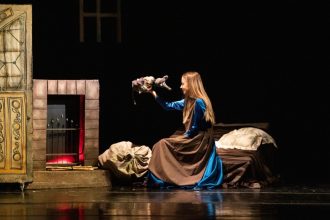 cenusareasa va asteapta la teatrul calutul de mare din constanta 685531c150ef4