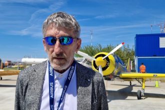 cinematograf in aer liber pe aeroportul international tuzla trei zile dedicate filmului de aviatie 6859aba6b2f2a