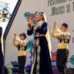 dansuri tataresti din dobrogea pe scena festivalului international de folclor muzici si traditii la bucuresti 685d84164c0e1