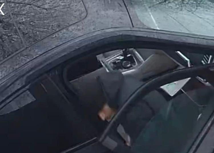 decizie definitiva in dosarul in care un individ care fila afaceristi in toata tara a sustras 70 000 de lei dintr un mercedes parcat in tomis iii 683e2d8e53208