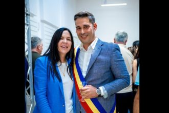 deputatul psd constanta mirela matichescu la depunerea juramantului de catre noul primar al comunei limanu mihai feodorof foto 6842cf1b43172