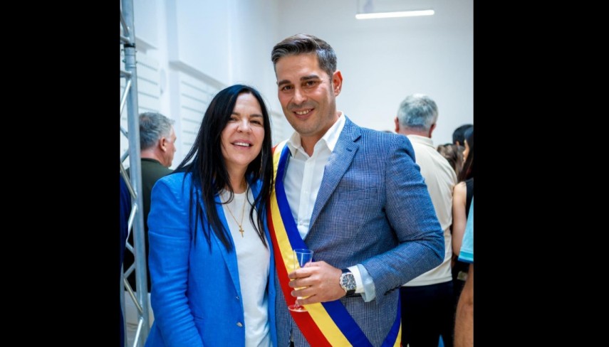 deputatul psd constanta mirela matichescu la depunerea juramantului de catre noul primar al comunei limanu mihai feodorof foto 6842cf1b43172