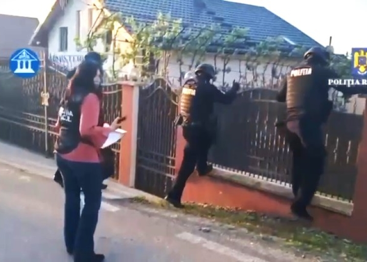 descinderi in toata tara in baza a peste 390 de mandate pentru infractiuni precum portul ilegal de arme delapidare camata jocuri de noroc ilegale si alte fapte penale 683fed0313dd0