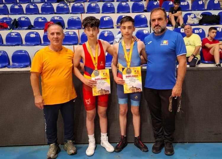 doi sportivi din navodari vicecampioni nationali la lupte greco romane 6849e684c7ea8