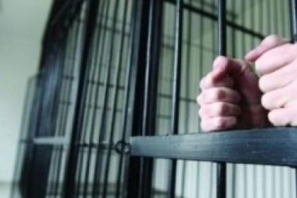 doi tineri condamnati la inchisoare cu executare depistati de politisti si dusi la penitenciarul poarta alba 684d3ba73de52