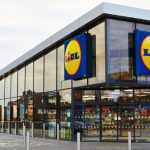 doua femei prinse la iesirea din lidl ca le a crescut talia in timp ce erau la cumparaturi 685352703da9b