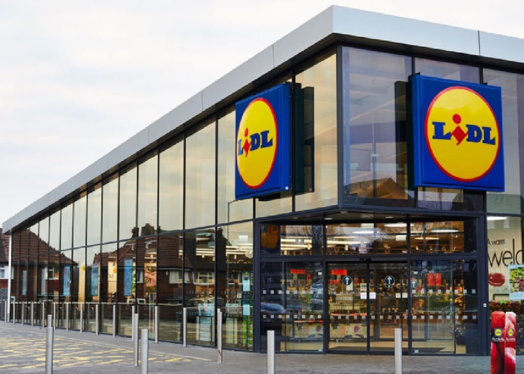 doua femei prinse la iesirea din lidl ca le a crescut talia in timp ce erau la cumparaturi 685352703da9b