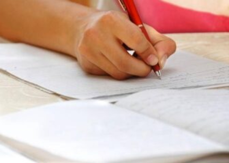 eleva din timisoara data afara de la bac dupa ce a fost prinsa copiind 684c296d1b891