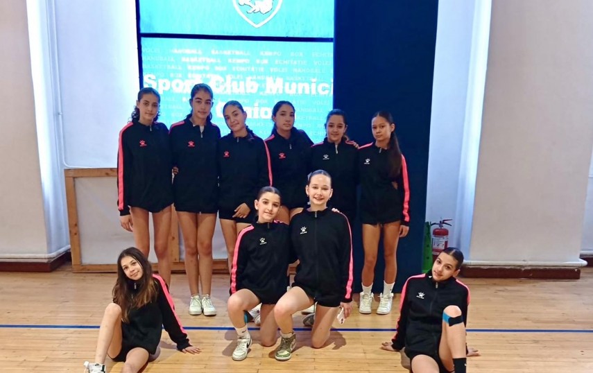 fetele de la mini volei disputa ultimul meci din grupa la turneul final galerie foto 684294f40df51