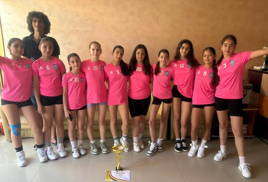 fetele de la mini volei s au clasat pe locul sase pe taragalerie foto 68468154a149d