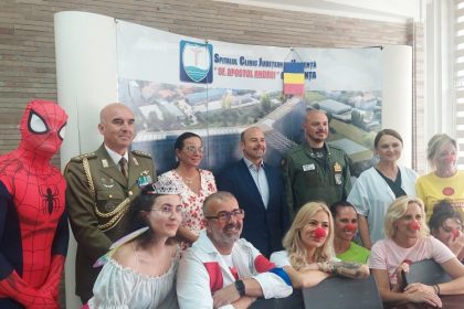 fortele aeriene italiene si ambasadorul italiei alaturi de copiii internati la scju constanta 684c2b53f24db
