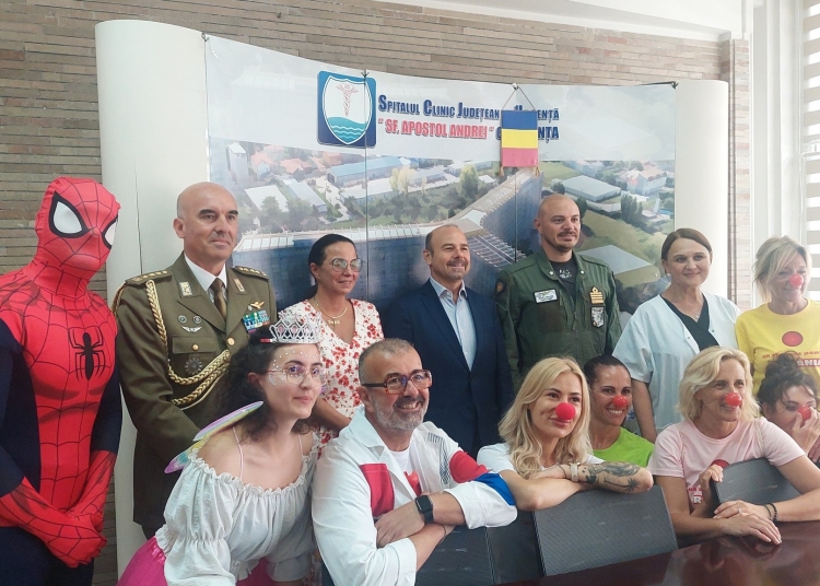 fortele aeriene italiene si ambasadorul italiei alaturi de copiii internati la scju constanta 684c2b53f24db