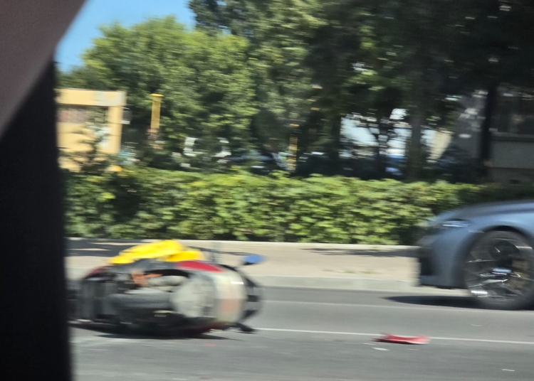 foto accident pe soseaua mangaliei o motocicleta s a imprastiat pe asfalt 6842e6ba011b9