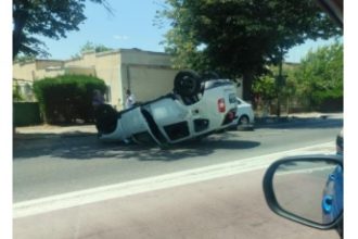 foto masina rasturnata in urma unui accident rutier la eforie sud 685a9f6306715