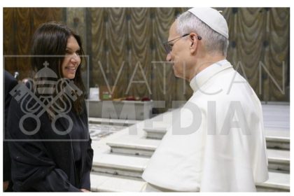 foto simona halep aproape de papa leon al xiv lea un moment de neuitat 6841da9e002de
