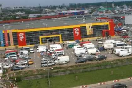 imbracaminte si parfumuri in valoare de peste 87 milioane de lei confiscate dupa perchezitiile de la dragonul rosu 683ea86fc7653