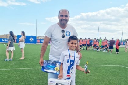 la opt ani dupa ce tatal a promovat cu ssc farul constanta fiul cel mai bun jucator la junior football cup galerie foto 68502409b1725