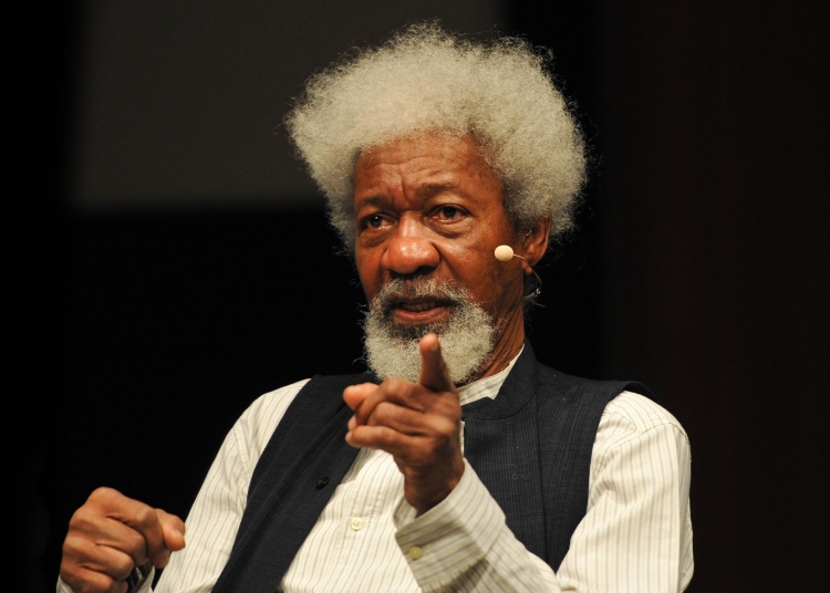 laureatul nobel wole soyinka de 90 de ani pacalit de un taximetrist din otopeni a platit 400 de euro pentru o cursa 686133791d8ed