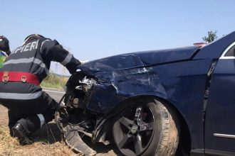 mai multe persoane de pe o terasa accidentate de o masina proiectata in afara drumului 683f16a1ad21f