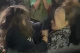minora de 12 ani batuta si umilita pe strada de doua tinere mai mari ambele agresoare si au petrecut noaptea in arest 683ea4e544af7