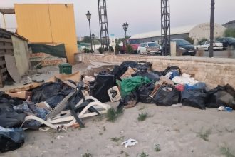 operatorii sectoarelor de plaja care depoziteaza deseurile pe promenada in locuri vizibile si neamenajate amendati de politia locala navodari 6857307e73a76