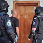 perchezitii la angajatii unui operator de telefonie care au incheiat 1000 de contracte fictive pentru a si insusi comisioanele si bunurile oferite de societate 68414c929d027