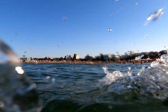 persoana scoasa inconstienta din mare in zona sara beach din mamaia 68610805ddb95