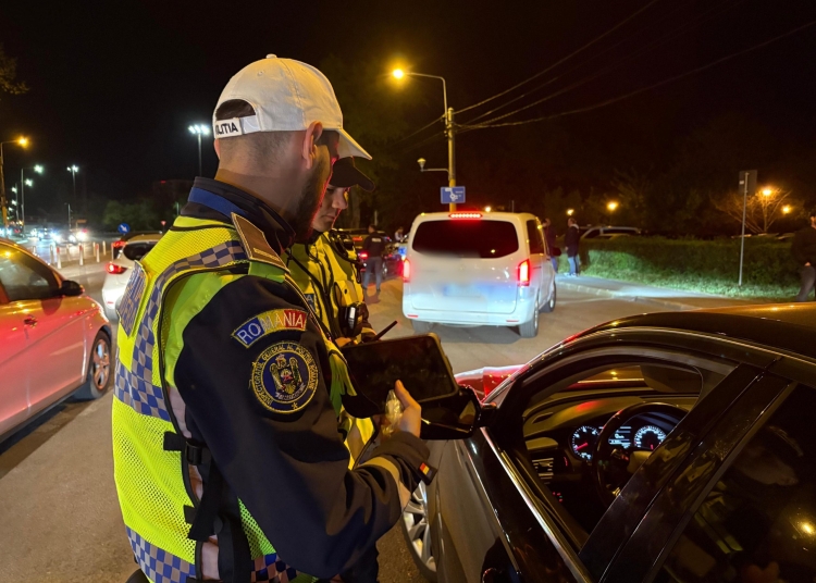 politistii au actionat in constanta mamaia si in portul constanta trei permise si patru certificate retinute 684eb059df63d