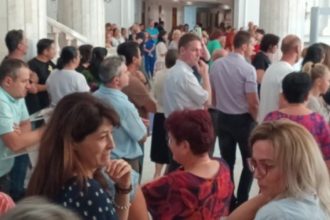 protest la ministerul finantelor angajatii au oprit lucrul nemultumiti de taierea sporurilor 68628176e7a4d