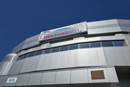 reprezentatiile cu delfini revin din 15 iunie inaugurare oficiala a delfinariului cu o zi inainte 684973bab058e