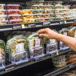 salatele gata preparate din supermarketuri contaminate cu un parazit extrem de periculos 6853da2e562b9