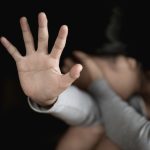 scandalos o minora de 14 ani a fost drogata de mai multi indivizi in curtea unei scoli din mangalia copila a fost gasita inconstienta in baia scolii video 68418813a5923