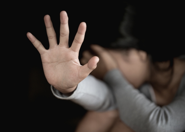 scandalos o minora de 14 ani a fost drogata de mai multi indivizi in curtea unei scoli din mangalia copila a fost gasita inconstienta in baia scolii video 68418813a5923