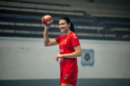 super emotionata si fericita cristina neagu coplesita la meciul de retragere 68458eac5ec91