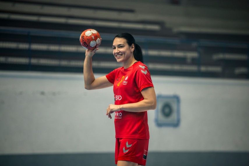 super emotionata si fericita cristina neagu coplesita la meciul de retragere 68458eac5ec91