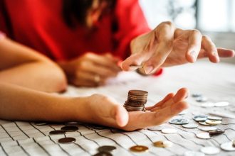 taieri masive ale veniturilor bugetarilor noul guvern vrea sa economiseasca aproape 10 miliarde de euro doar din taierile de sporuri 6842e91261970