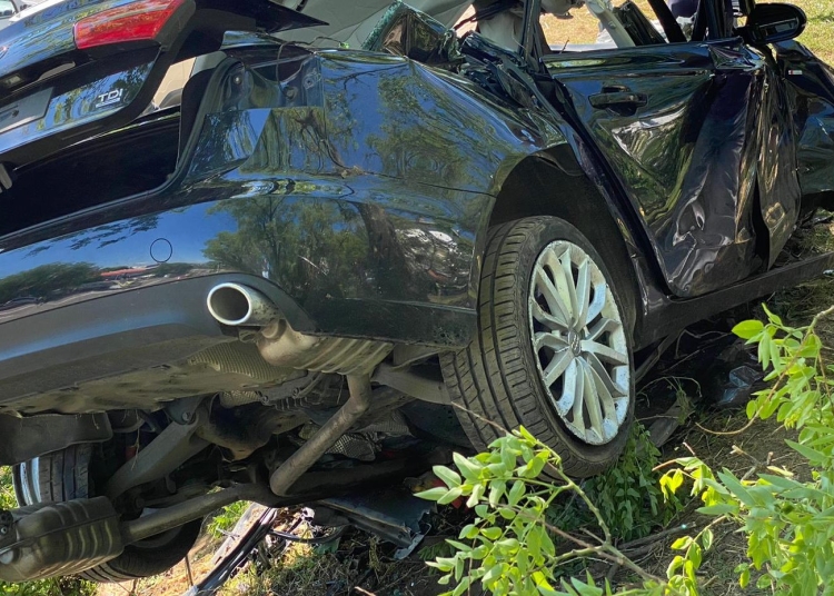 un autoturism a intrat intr un copac in localitatea deleni 68403b8454b9d