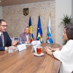 viceprimarul municipiului constanta costin rasauteanu a primit vizita excelentei sale manika jain ambasadorul republicii india in romania 685961cede395