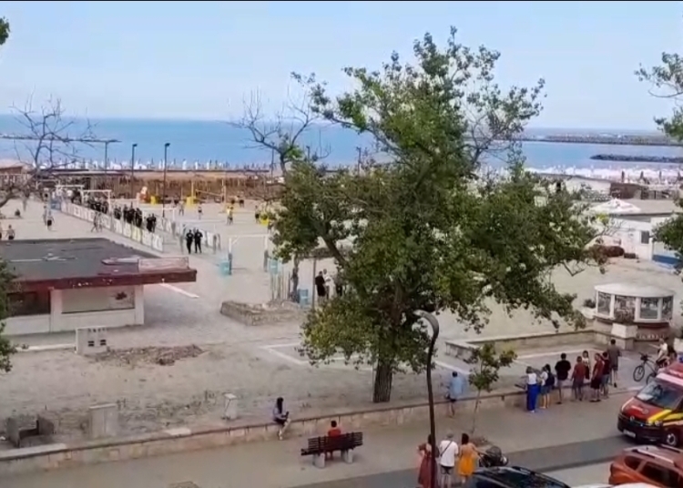 video foc de arma tras de un agent de paza in mamaia in urma declansarii unei alarme un tanar s a accidentat in cadere 68603425d56a4
