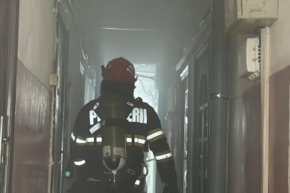 video incendiu produs intr un bloc de locuinte la o garsoniera din tulcea 685286588e21e