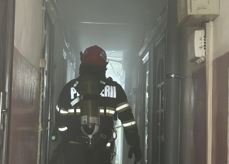video incendiu produs intr un bloc de locuinte la o garsoniera din tulcea 685286588e21e