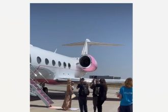 video paris hilton a aterizat la craiova pentru festivalul intencity insotita de fiul sau 685ea1a86e892