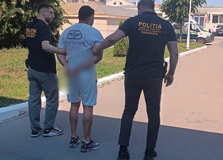 video un taximetrist a incercat sa violeze o clienta tanara 68405b2a873d5