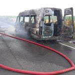 videofoto incident pe dn22 spre judetul tulcea un microbuz a fost mistuit de flacari inainte de izbucnirea incendiului s au autoevacuat 20 de persoane 68603770b0946