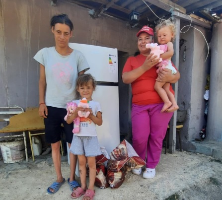 voluntarii asociatiei suflete deschise alaturi de arimex comexim 2002 srl sprijin pentru familii 685d4f21d90bb