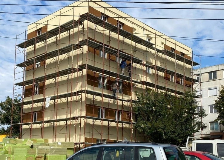 zeci de blocuri din cernavoda vor fi reabilitate termic administratia locala a lansat o licitatie de peste 55 de milioane de lei 685f479288745